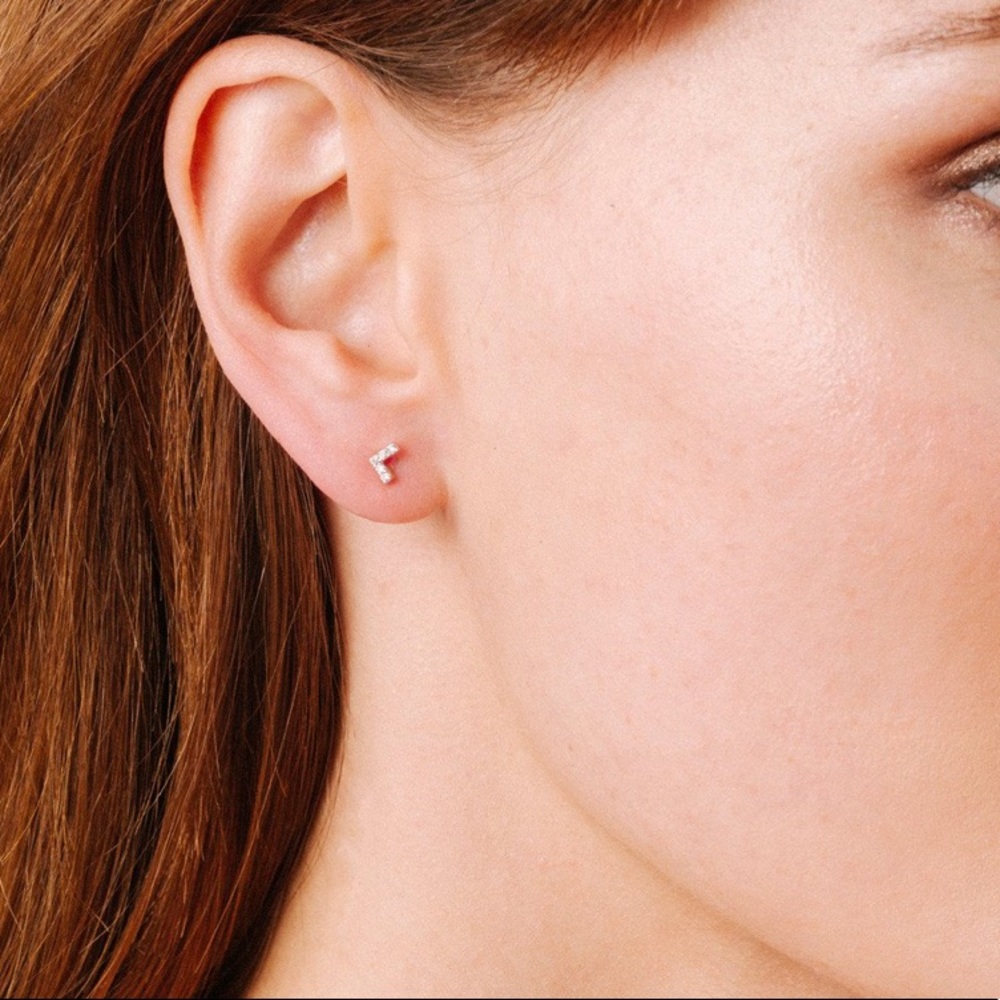 Single ADINA REYTER TINY PAVÉ DIAMOND V POST EARRING (only one)